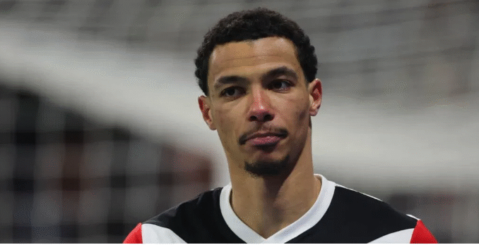 BREAKING: Eintracht Frankfurt CEO waarschuwt voor transfer Hugo Ekitike - Manchester United toont belangstelling...